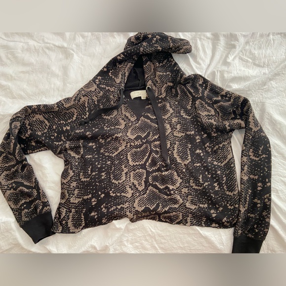 Vintage Havana adorable snake skin cotton pullover with hood - Picture 3 of 3